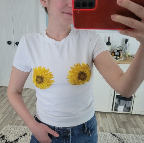 Forever 21 NWOT Sunflower tee - Picture 2 of 6